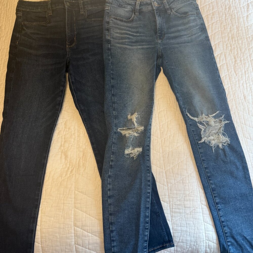 2 pairs American Eagle Jeans